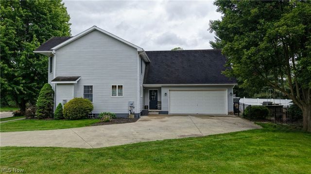 104 Pinedale Drive, Dover, OH 44622