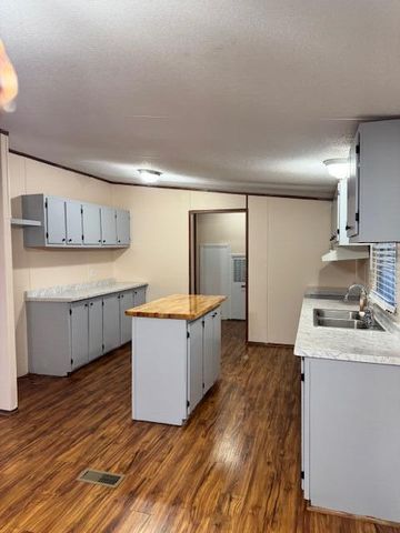 5173 Benenhaley Road, Dalzell, SC 29040