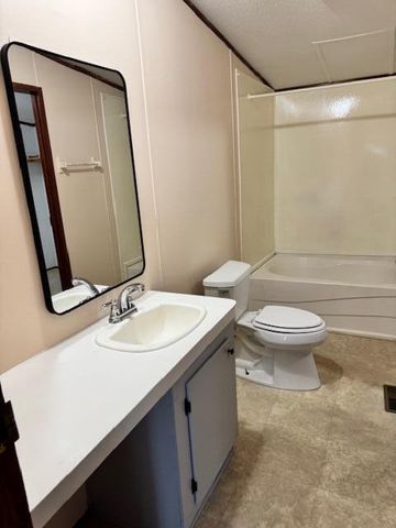 5173 Benenhaley Road, Dalzell, SC 29040