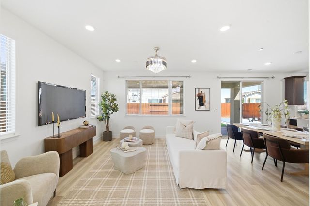 10517 Etude Way, Elk Grove, CA 95757