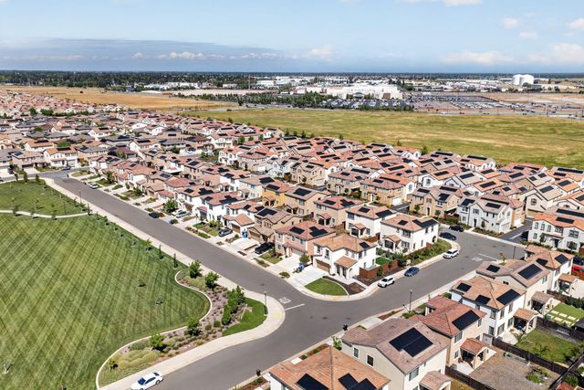 10517 Etude Way, Elk Grove, CA 95757