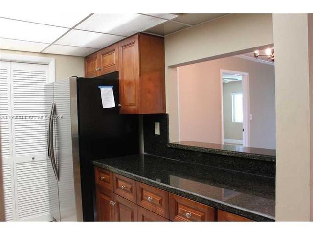 120 Lakeview Dr 209, Weston, FL 33326