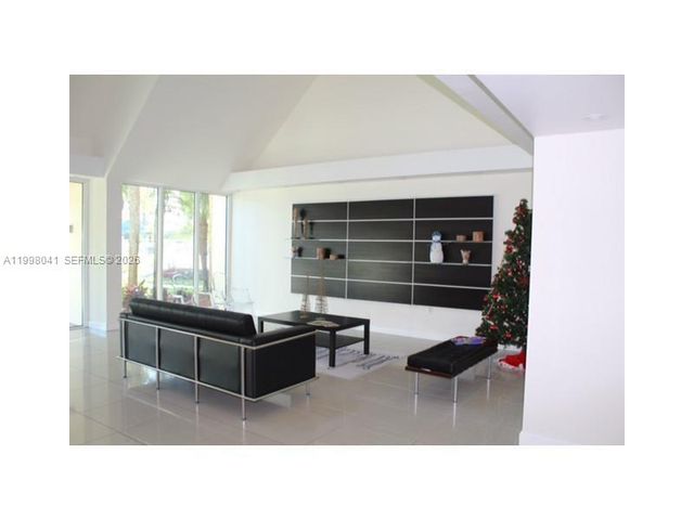 120 Lakeview Dr 209, Weston, FL 33326