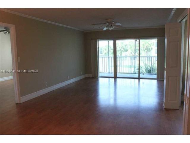 120 Lakeview Dr 209, Weston, FL 33326