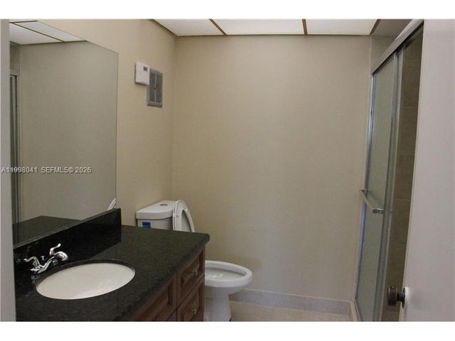 120 Lakeview Dr 209, Weston, FL 33326