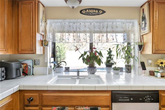 3027 W Avenue J4, Lancaster, CA 93536