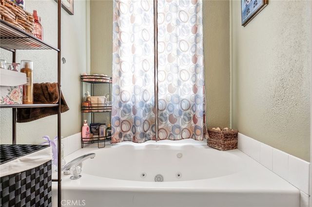 3027 W Avenue J4, Lancaster, CA 93536