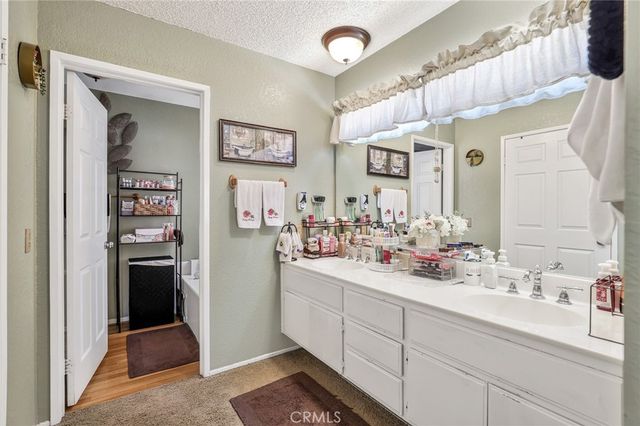 3027 W Avenue J4, Lancaster, CA 93536