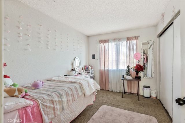 3027 W Avenue J4, Lancaster, CA 93536