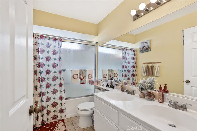 3027 W Avenue J4, Lancaster, CA 93536