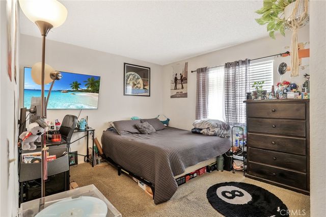 3027 W Avenue J4, Lancaster, CA 93536