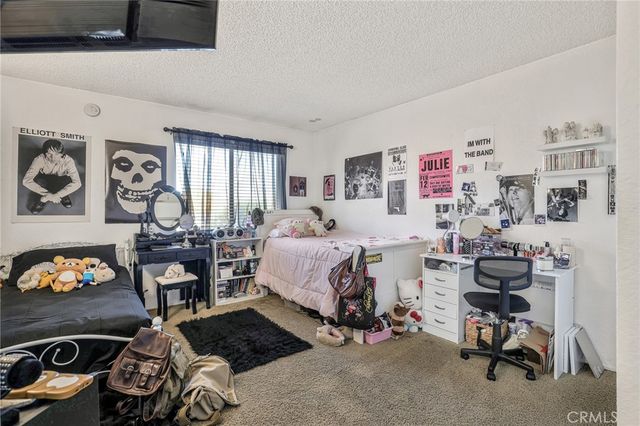 3027 W Avenue J4, Lancaster, CA 93536