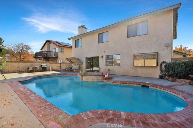 3027 W Avenue J4, Lancaster, CA 93536