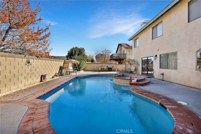3027 W Avenue J4, Lancaster, CA 93536