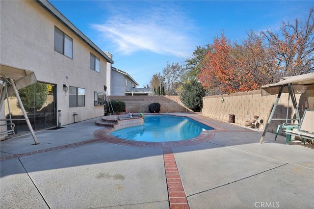 3027 W Avenue J4, Lancaster, CA 93536