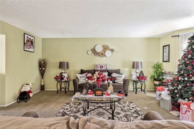 3027 W Avenue J4, Lancaster, CA 93536