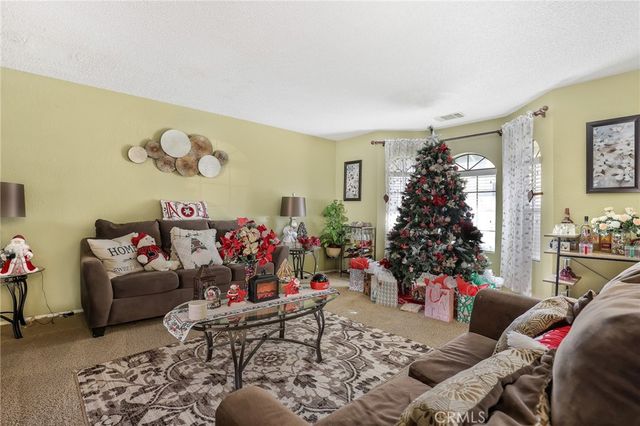 3027 W Avenue J4, Lancaster, CA 93536