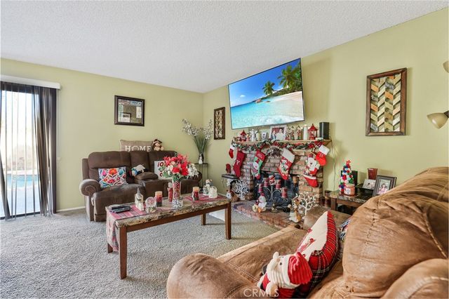 3027 W Avenue J4, Lancaster, CA 93536