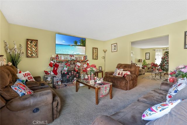 3027 W Avenue J4, Lancaster, CA 93536