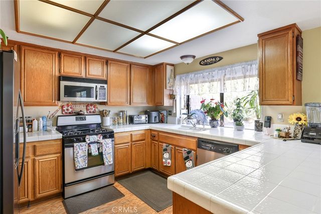 3027 W Avenue J4, Lancaster, CA 93536