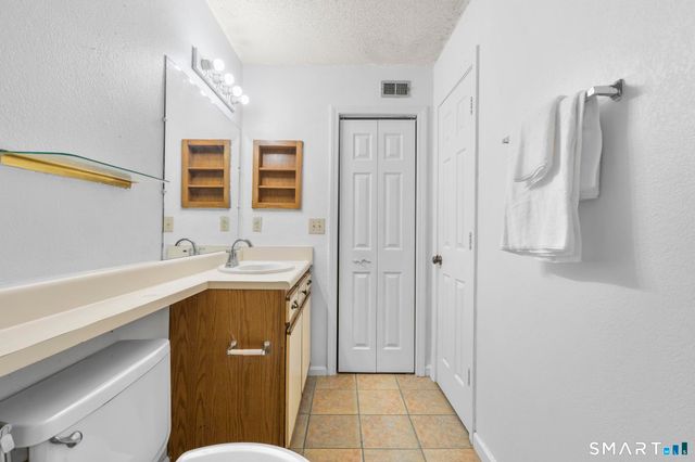 301 Carriage Crossing Lane 301, Middletown, CT 06457