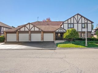 524 Banyon Lane D, La Grange, IL 60525