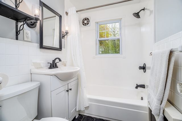 168 Apricot St, Worcester, MA 01603