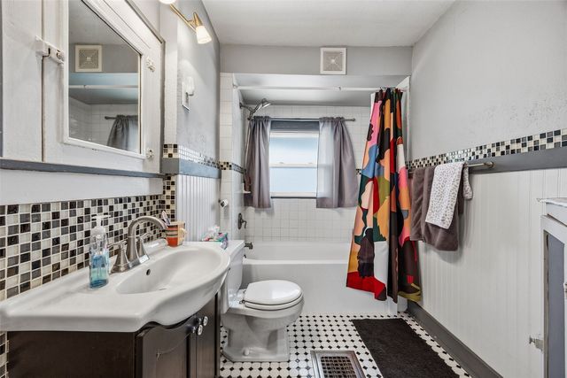 1105 Maplewood Drive NE, Cedar Rapids, IA 52402