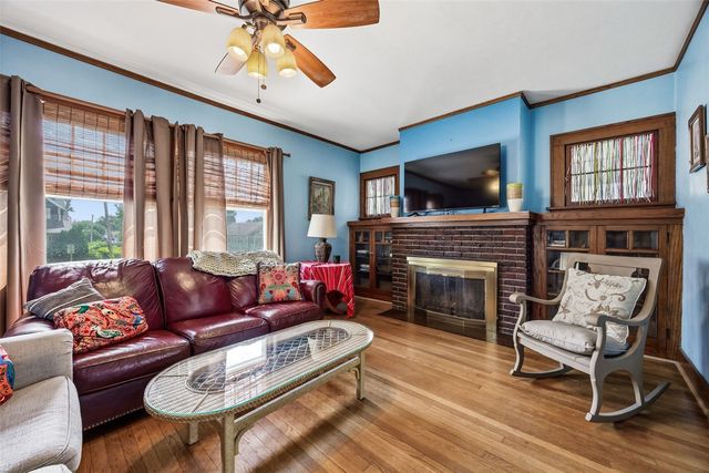 1105 Maplewood Drive NE, Cedar Rapids, IA 52402