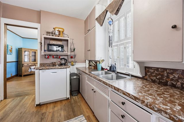 1105 Maplewood Drive NE, Cedar Rapids, IA 52402