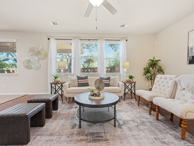 5819 Quiet Glen Dr, San Antonio, TX 78240