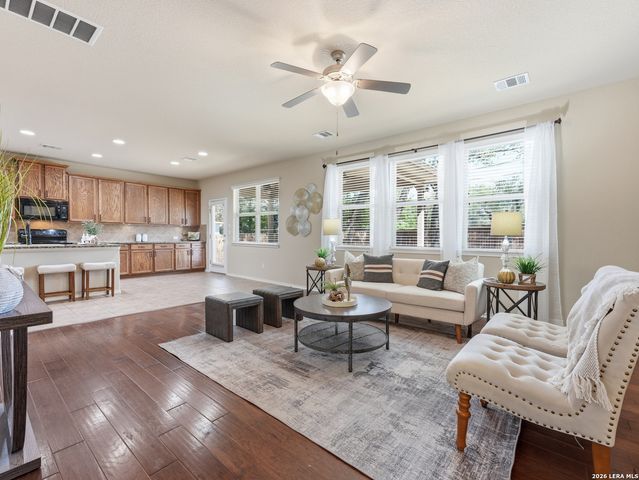 5819 Quiet Glen Dr, San Antonio, TX 78240