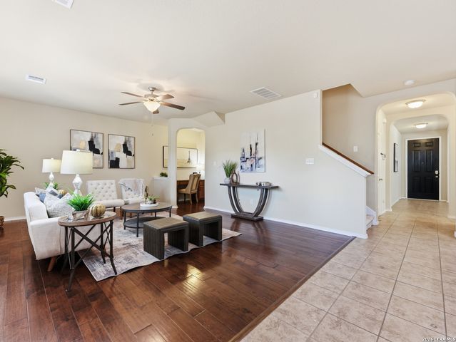 5819 Quiet Glen Dr, San Antonio, TX 78240