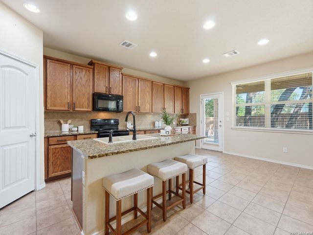 5819 Quiet Glen Dr, San Antonio, TX 78240