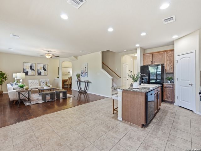 5819 Quiet Glen Dr, San Antonio, TX 78240