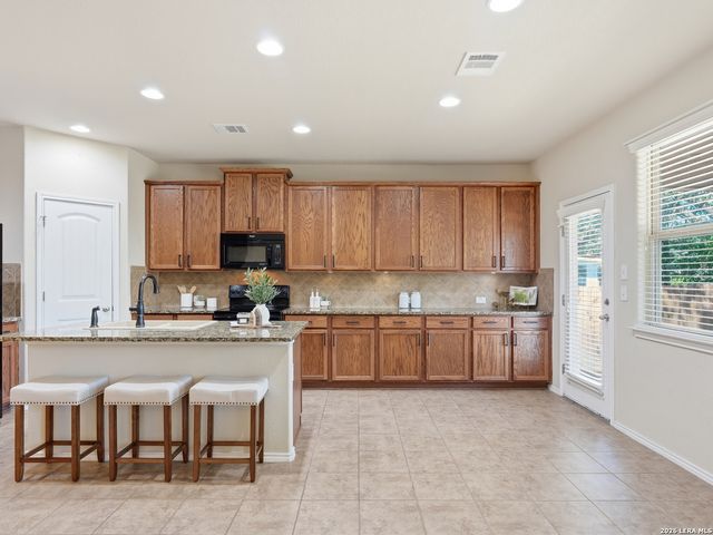 5819 Quiet Glen Dr, San Antonio, TX 78240