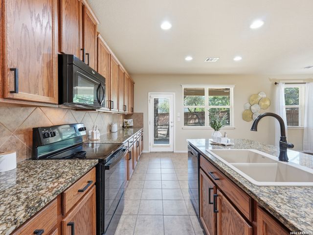 5819 Quiet Glen Dr, San Antonio, TX 78240