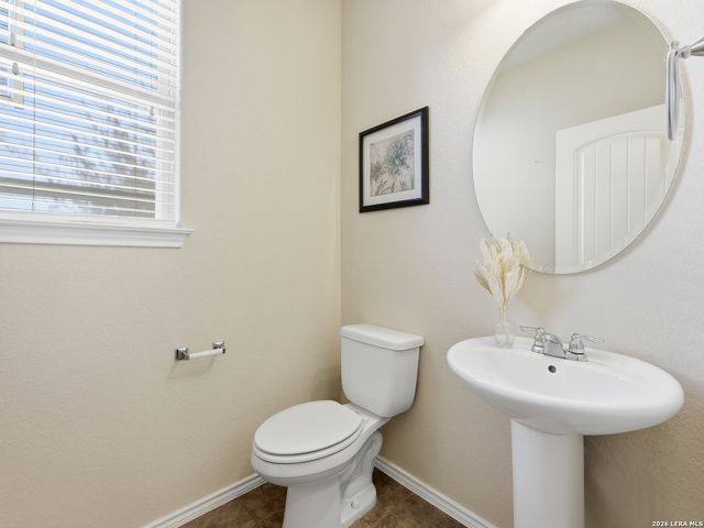 5819 Quiet Glen Dr, San Antonio, TX 78240