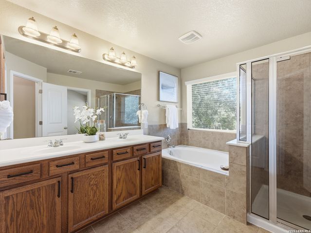 5819 Quiet Glen Dr, San Antonio, TX 78240