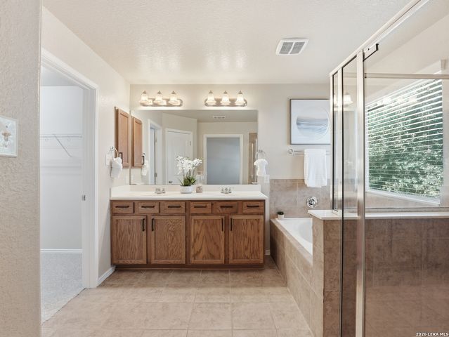 5819 Quiet Glen Dr, San Antonio, TX 78240