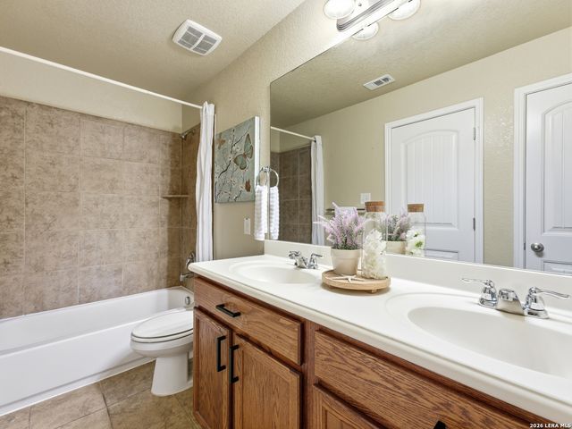 5819 Quiet Glen Dr, San Antonio, TX 78240