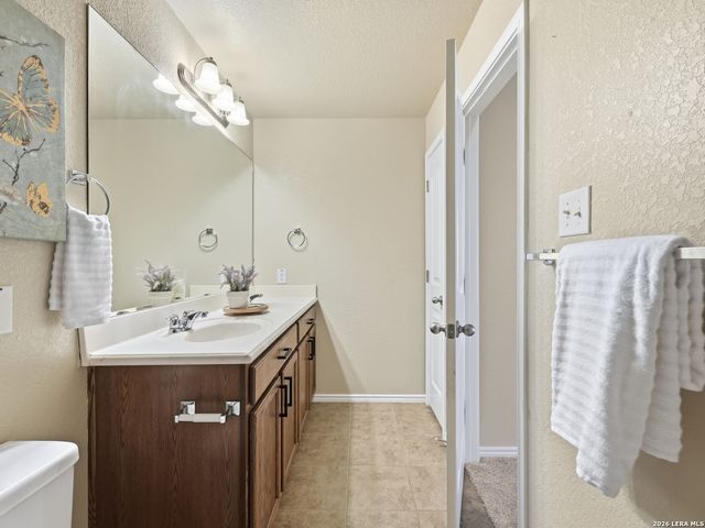 5819 Quiet Glen Dr, San Antonio, TX 78240