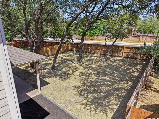 5819 Quiet Glen Dr, San Antonio, TX 78240