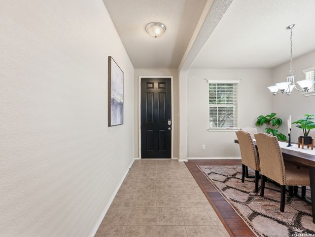 5819 Quiet Glen Dr, San Antonio, TX 78240