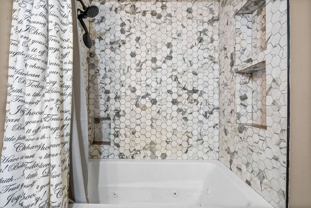 525 Inver Ln, Clarksville, TN 37042