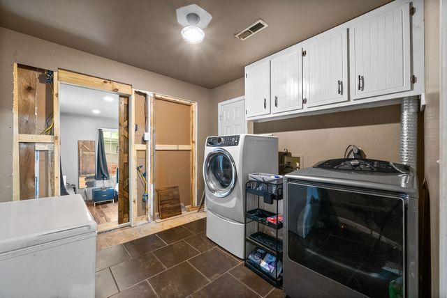 525 Inver Ln, Clarksville, TN 37042