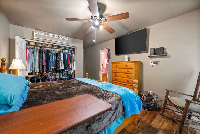 525 Inver Ln, Clarksville, TN 37042