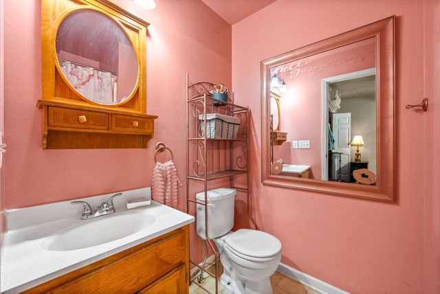525 Inver Ln, Clarksville, TN 37042