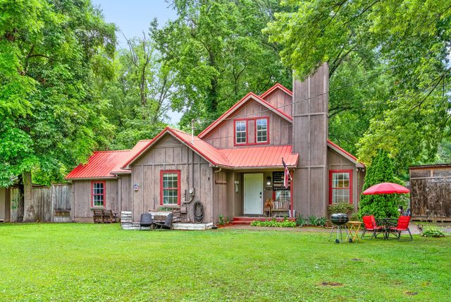 525 Inver Ln, Clarksville, TN 37042