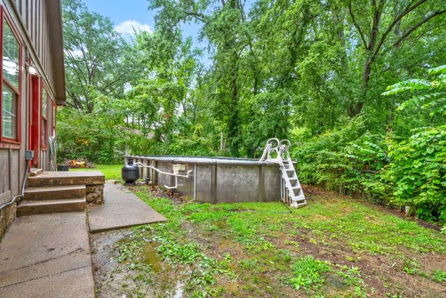 525 Inver Ln, Clarksville, TN 37042